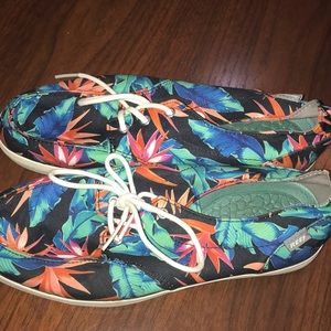 Selling these “reef” brand shoes